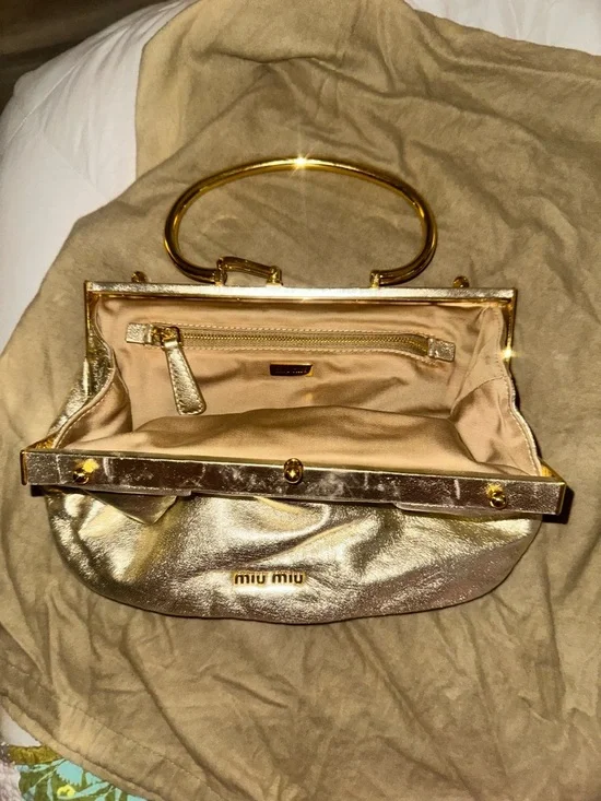 Miu Miu gold calfskin handbag with gold hardware - Picture 4 of 12
